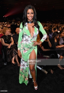 Claudia Jordan feet photo thumbnail