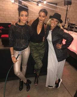 Claudia Jordan feet photo thumbnail