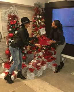 Claudia Jordan feet photo thumbnail