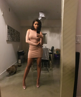 Claudia Jordan feet photo thumbnail