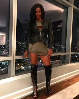 Claudia Jordan feet photo thumbnail