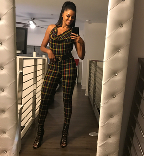 Claudia Jordan feet photo thumbnail