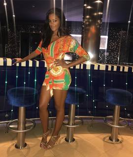 Claudia Jordan feet photo thumbnail