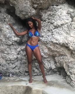 Claudia Jordan feet photo thumbnail