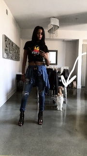 Claudia Jordan feet photo thumbnail