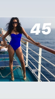 Claudia Jordan feet photo thumbnail