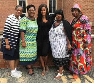 Claudia Jordan feet photo thumbnail