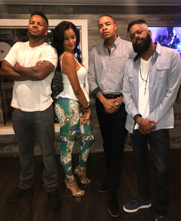 Claudia Jordan feet photo thumbnail