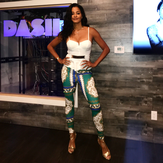 Claudia Jordan feet photo thumbnail