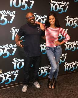 Claudia Jordan feet photo thumbnail