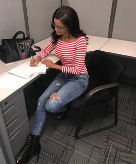 Claudia Jordan feet photo thumbnail