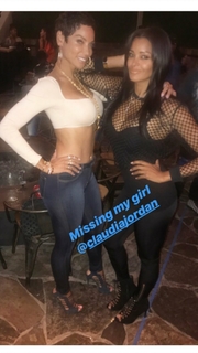 Claudia Jordan feet photo thumbnail