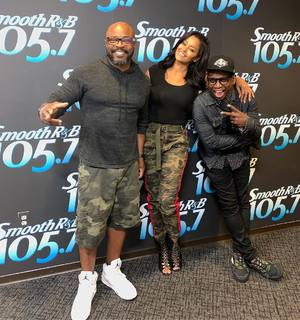 Claudia Jordan feet photo thumbnail