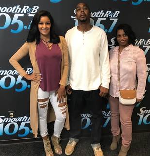 Claudia Jordan feet photo thumbnail