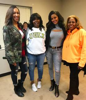 Claudia Jordan feet photo thumbnail