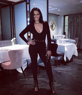 Claudia Jordan feet photo thumbnail