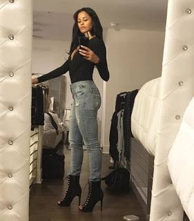 Claudia Jordan feet photo thumbnail