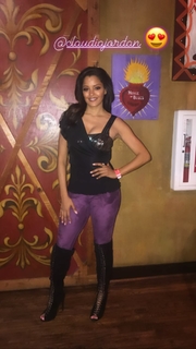 Claudia Jordan feet photo thumbnail