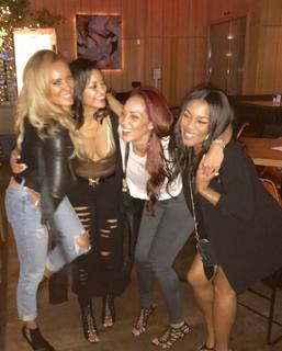 Claudia Jordan feet photo thumbnail