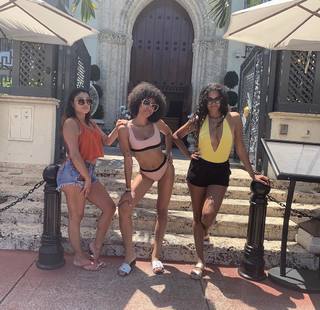 Claudia Jordan feet photo thumbnail