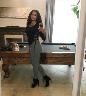 Claudia Jordan feet photo thumbnail