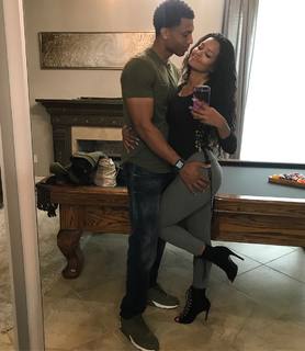 Claudia Jordan feet photo thumbnail