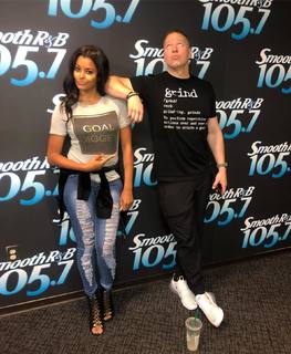 Claudia Jordan feet photo thumbnail