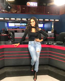 Claudia Jordan feet photo thumbnail