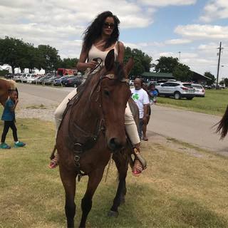 Claudia Jordan feet photo thumbnail