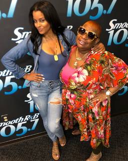 Claudia Jordan feet photo thumbnail