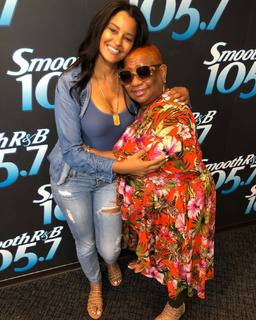 Claudia Jordan feet photo thumbnail