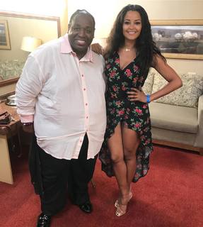Claudia Jordan feet photo thumbnail