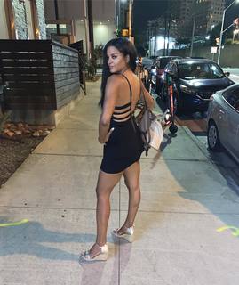 Claudia Jordan feet photo thumbnail