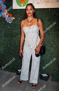 Claudia Jordan feet photo thumbnail