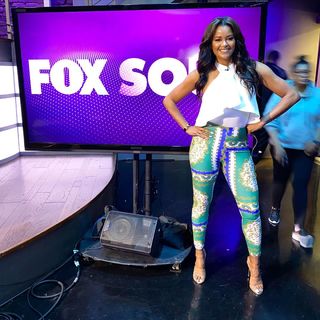 Claudia Jordan feet photo thumbnail