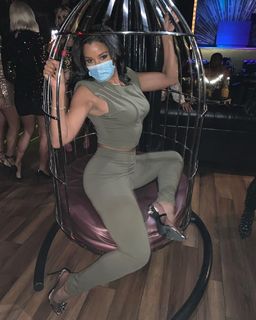 Claudia Jordan feet photo thumbnail