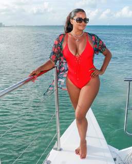 Claudia Jordan feet photo thumbnail