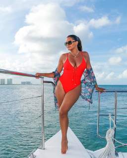 Claudia Jordan feet photo thumbnail