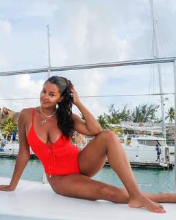 Claudia Jordan feet photo thumbnail