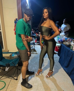 Claudia Jordan feet photo thumbnail