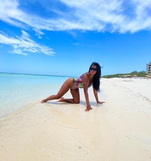 Claudia Jordan feet photo thumbnail