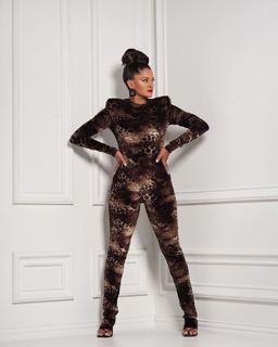 Claudia Jordan feet photo thumbnail