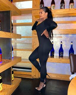 Claudia Jordan feet photo thumbnail