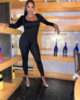 Claudia Jordan feet photo thumbnail