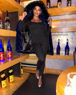 Claudia Jordan feet photo thumbnail