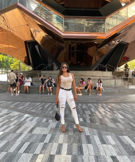 Claudia Jordan feet photo thumbnail