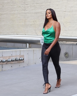 Claudia Jordan feet photo thumbnail