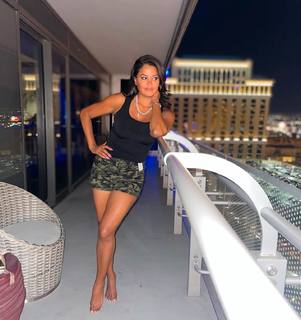Claudia Jordan feet photo thumbnail
