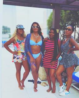 Claudia Jordan feet photo thumbnail