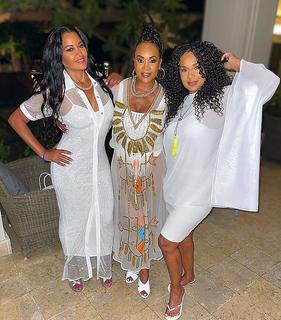 Claudia Jordan feet photo thumbnail